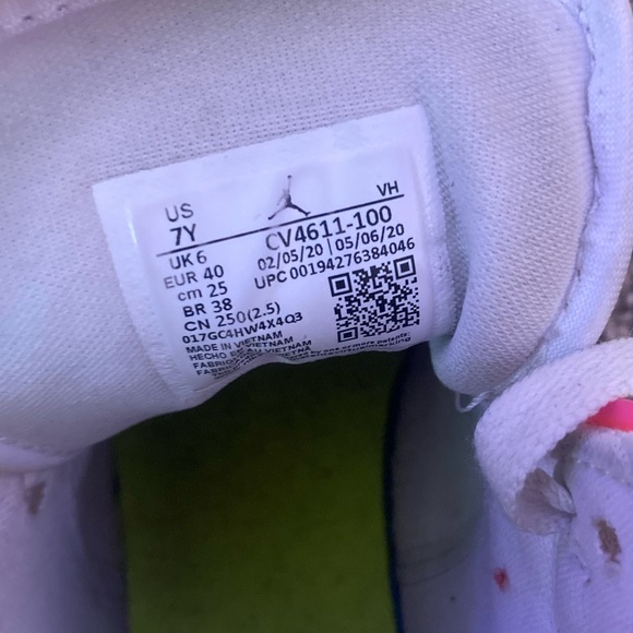 Shoes - Picture 5 of 7